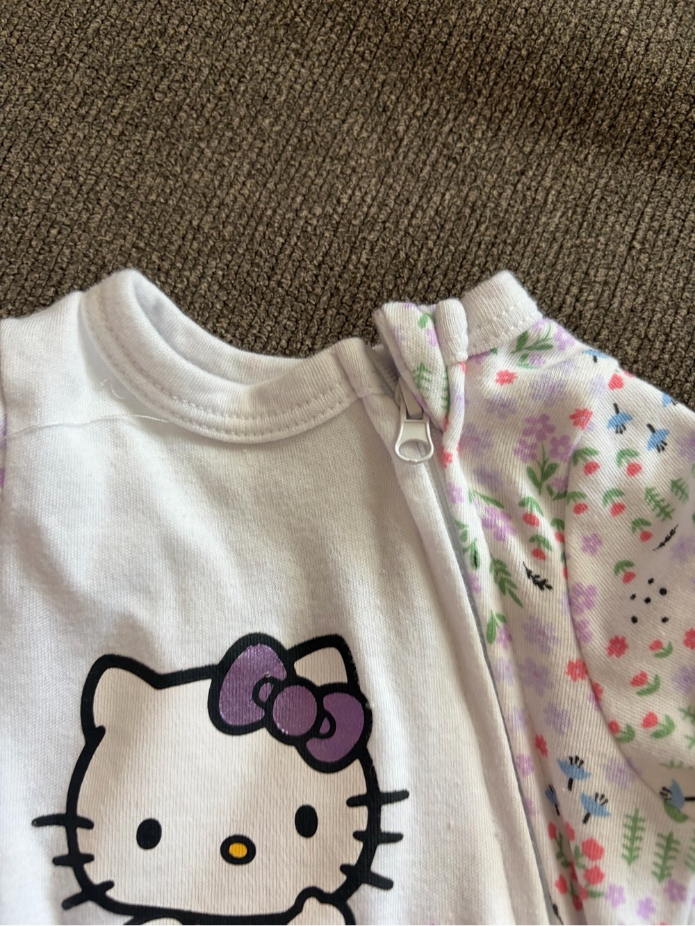 Hello Kitty White & Pink Floral Infant One-Piece 3 months - Picture 2 of 4